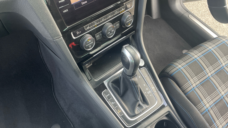 Volkswagen Golf 1.4 TSI GTE Advance 5dr DSG Hatchback